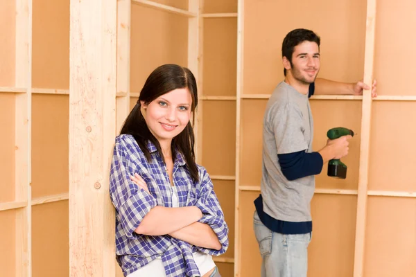 Home improvement young couple fixing wall — Stock Photo, Image