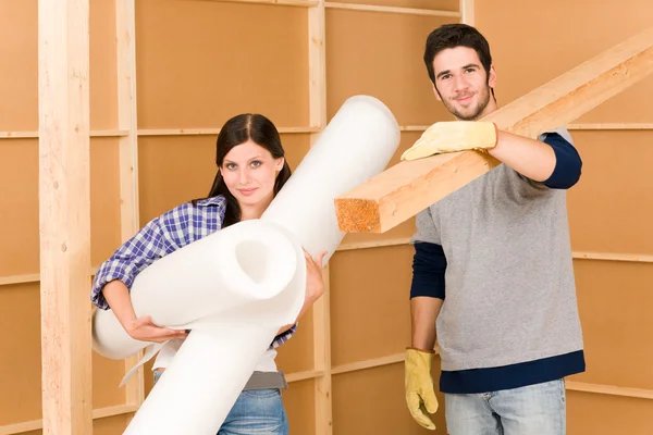 Home improvement young couple work on renovations — Stock Photo, Image