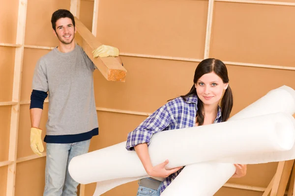 Miglioramento domestico giovani lavori di coppia su ristrutturazioni — Foto Stock