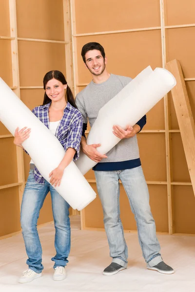 Mejora del hogar pareja joven trabaja en renovaciones — Foto de Stock