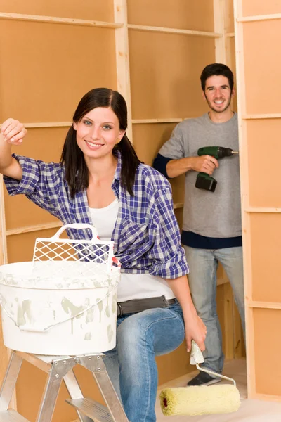 Home improvement: young couple fixing new house — Stock Photo, Image