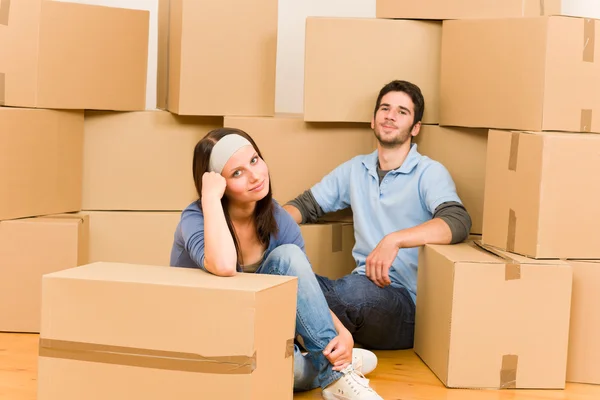Moving new home young couple sitting floor — Stock Photo, Image