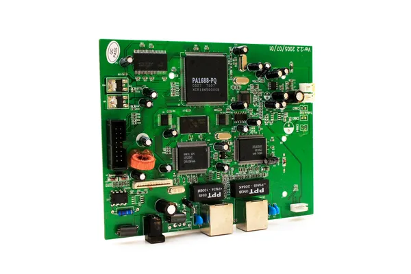Placa de circuito de computador colocada sobre fundo branco — Fotografia de Stock