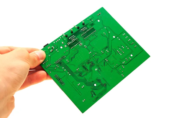 Mão humana segurando placa de circuito de computador verde — Fotografia de Stock