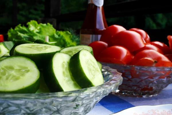 Foto of cucumber and tomatoes in dishes — Stock Photo, Image