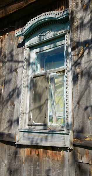 Vecchia finestra di legno — Foto Stock