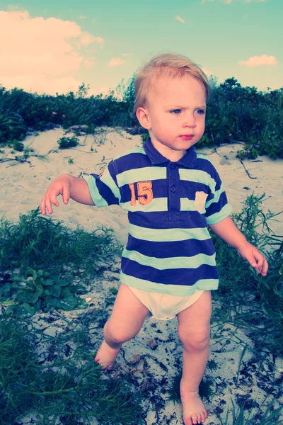 幼児のビーチ — ストック写真