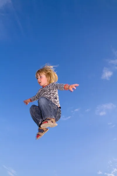Saltar niño libertad — Foto de Stock
