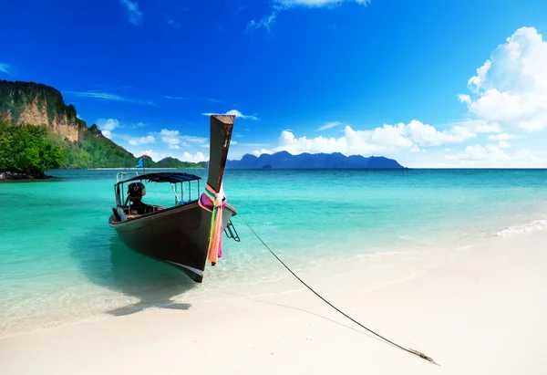 Long boat and poda island in Thailand — Stock Photo, Image