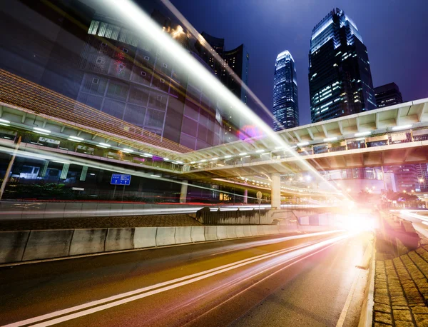 夜の香港での交通は — ストック写真