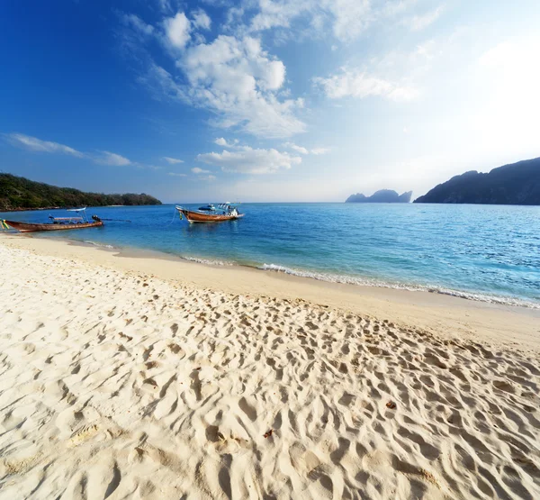 Puesta de sol en la playa Phi Phi isla Tailandia —  Fotos de Stock