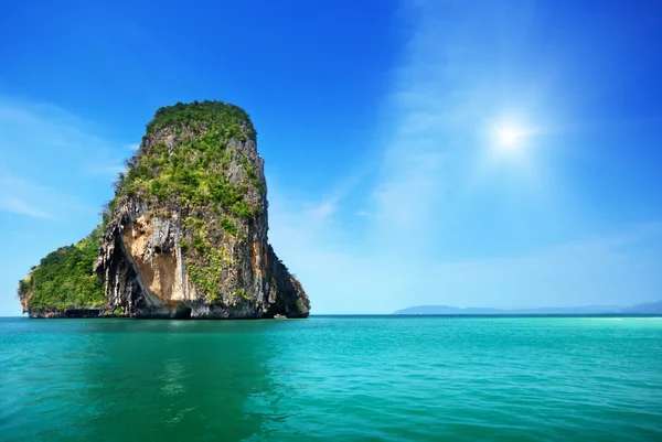 Skały plaży railay w krabi Tajlandia — Zdjęcie stockowe