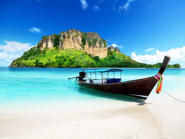 Long boat and poda island in Thailand — Stock Photo, Image