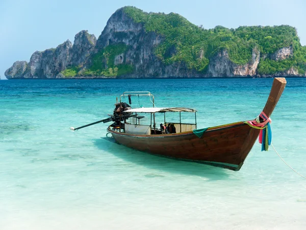 Boot auf phi phi insel thailand — Stockfoto