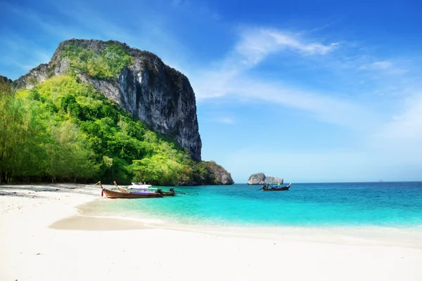 Praia na ilha de poda na Tailândia — Fotografia de Stock
