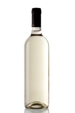 Beyaz arka plan üzerinde izole beyaz şarap şişesi