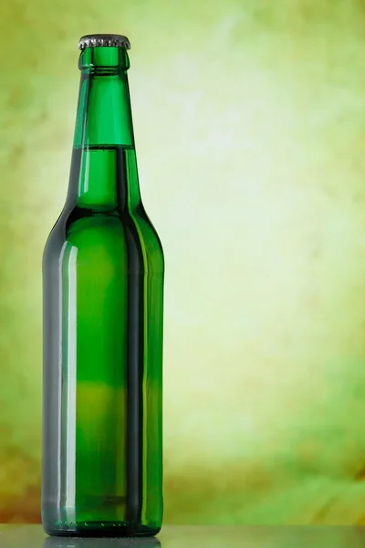 A bottle of beer on a green background — Stock Photo, Image