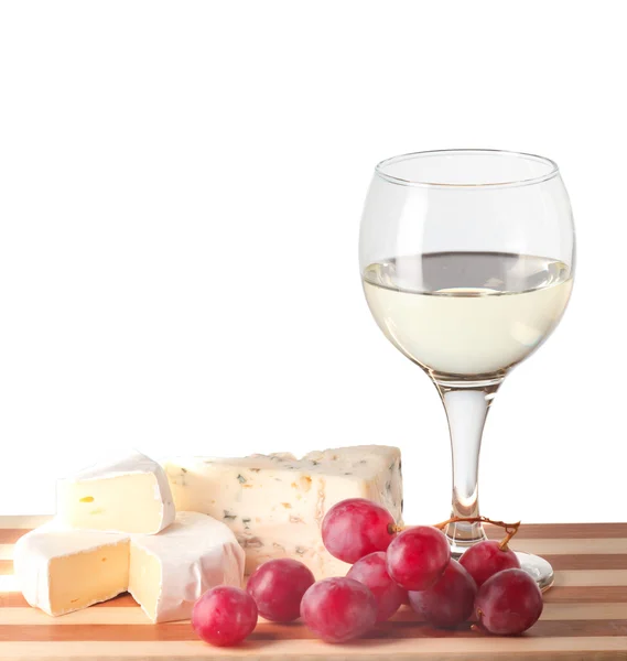 Τυρί και λευκό κρασί που απομονώνονται σε λευκό φόντο — Φωτογραφία Αρχείου