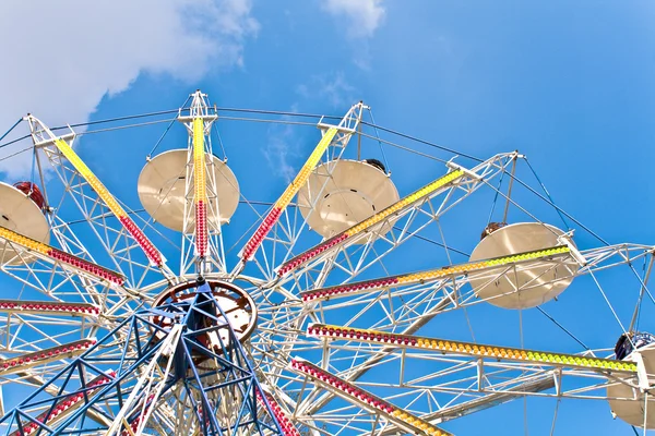 Ferris Wheel on a blue sky — Stock Photo, Image