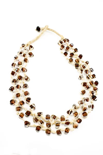 Collier avec perles de verre et cordes blanches — Photo