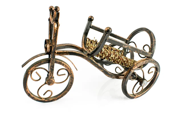 Üç tekerlekli bisiklet şeklinde rustik şarap rafı — Stok fotoğraf