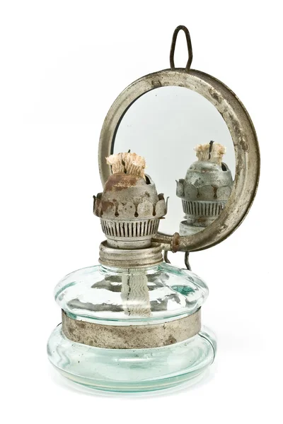 Старая масляная лампа с зеркалом — стоковое фото
