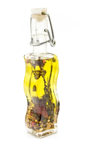 Olijfolie fles met kruiden — Stockfoto