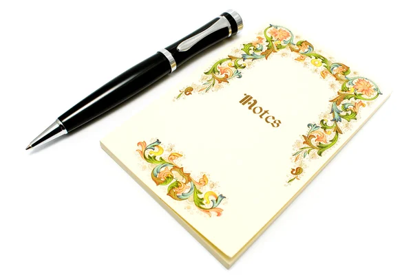 Caderno amarelo e caneta — Fotografia de Stock