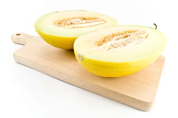 Melon kantalupa w plasterkach na desce — Zdjęcie stockowe