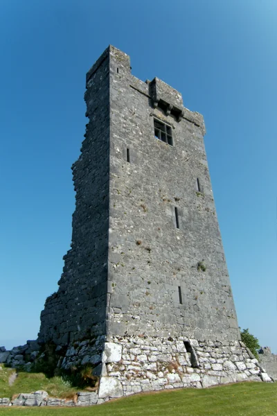 Башня в руинах — стоковое фото