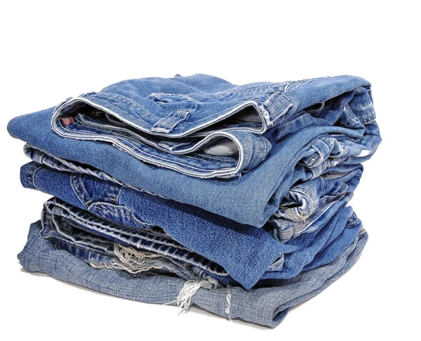 Blå jeans fällas i en snygg stack Stockbild