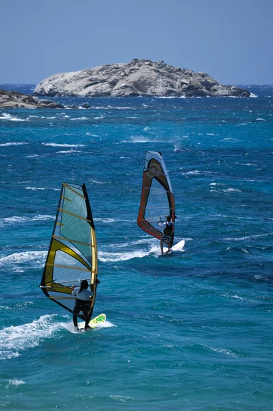 Dois windsurfistas — Fotografia de Stock