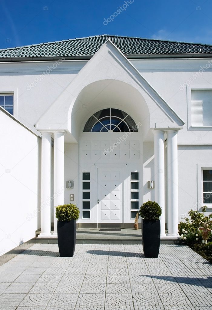 Entry of a modern white House