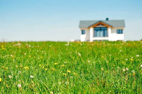 Meadow and Family House — Stock Photo, Image
