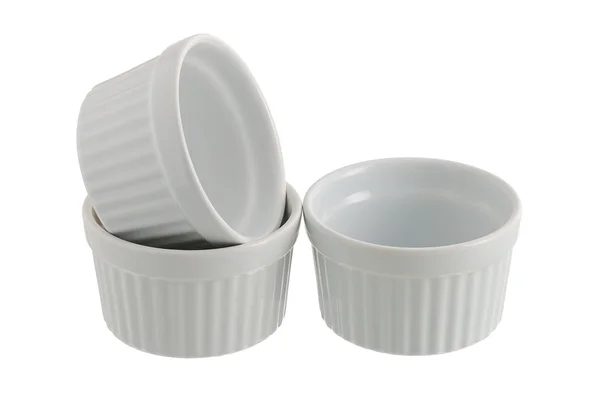Trzy białe ceramiczne naczynia do pieczenia poszczególnych — Zdjęcie stockowe
