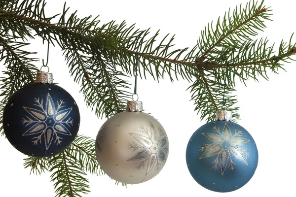 3 つのクリスマスの装飾品をぶら下げ — ストック写真