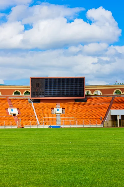 Voetbalveld met scorebord — Stockfoto