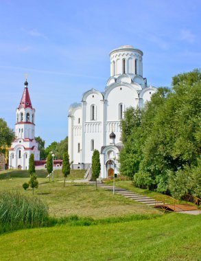 Beyaz kilise üzerinde yeşil tepe, minsk, Beyaz Rusya