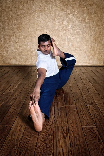 Yoga akarna dhanurasana archer pose — Stock Photo, Image