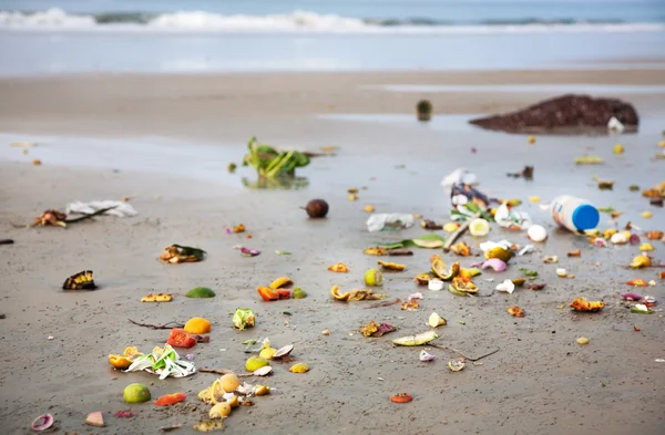 Poluição na praia na Índia — Fotografia de Stock