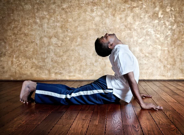Yoga bhudjangasana cobra pose — Stock Photo, Image