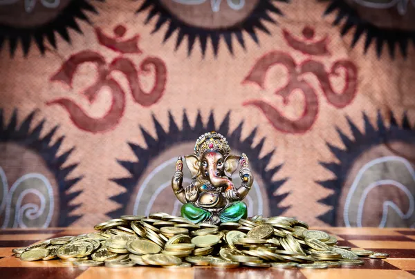 Ganesh on heap of coins — Stock Photo, Image