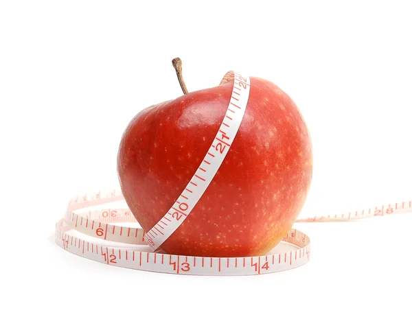 Kaset beyaz zemin üzerine kırmızı taze elma — Stok fotoğraf