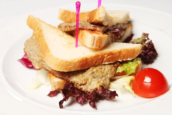 Sandwich op een bord — Stockfoto