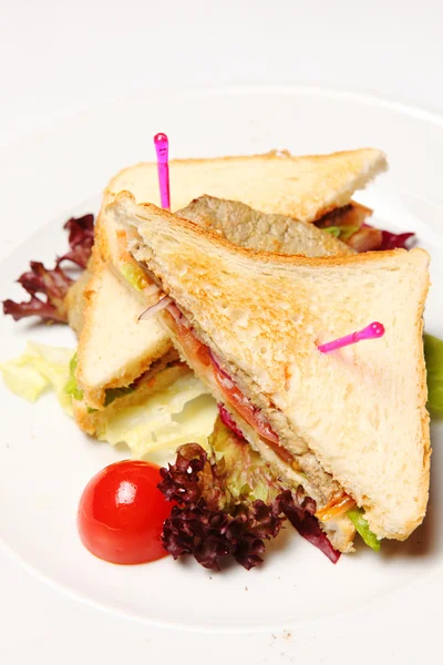 Sandwich en un plato — Foto de Stock