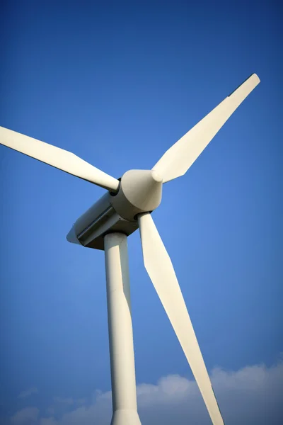 Mulino a vento, fonte di energia alternativa — Foto Stock