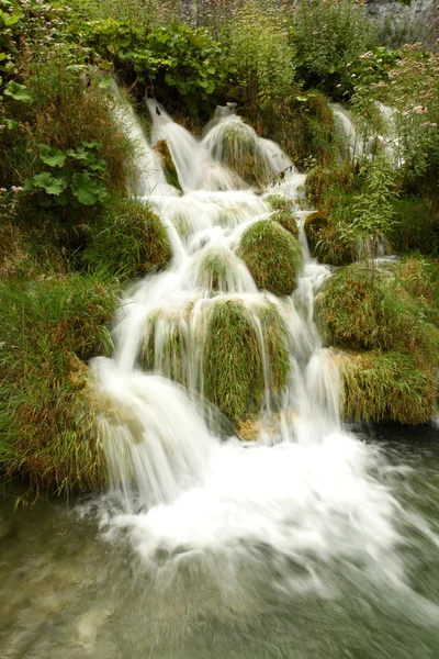 Vattenfall i Kroatien (Plitvice Lakes) — Stockfoto