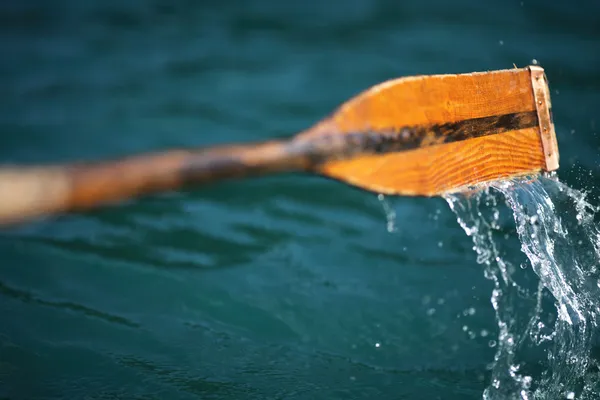 L'aviron dans l'eau (Croatie, lacs de Plitvice ) — Photo
