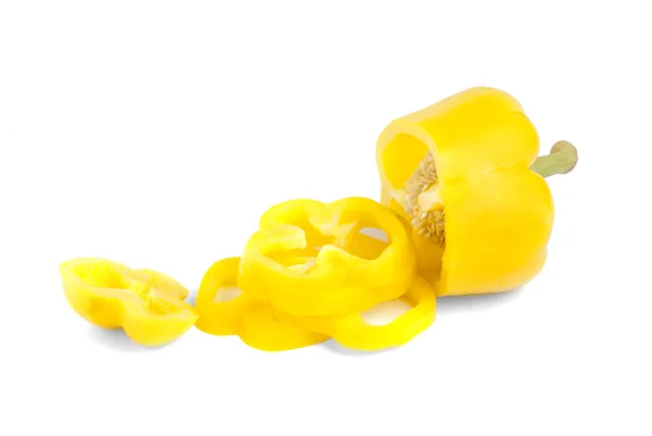 Gelbe Paprikascheiben isoliert auf weißem Hintergrund — Stockfoto