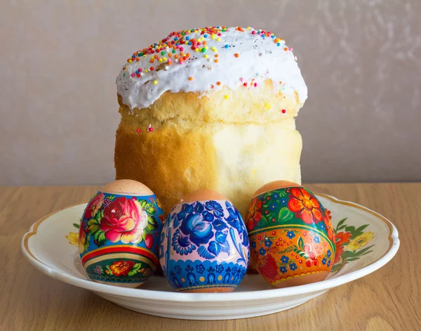 stock image Easter cake and three eggs